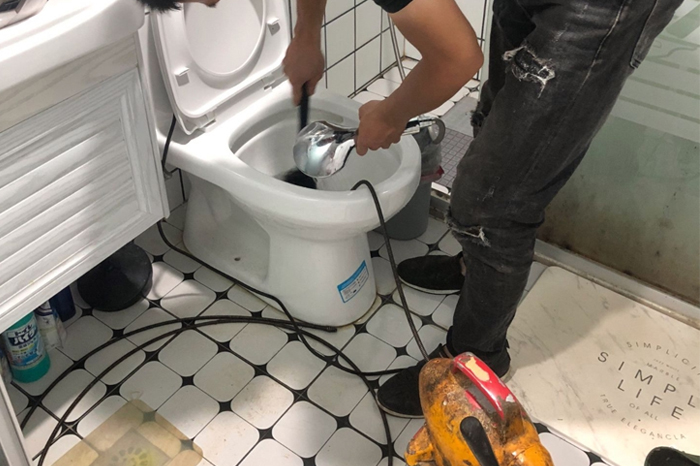 绿园马桶堵塞自己疏通还是找师傅?专业上门服务让你省时更省心