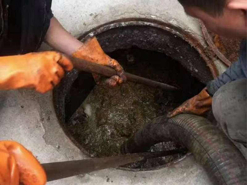 绿园清理化粪池时如何避免沼气的危害?